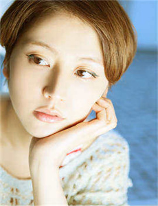 日到流水哔哩哔哩-抱着公主走一步撞一下的电影