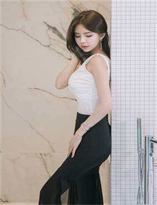抓住貂蝉的两只大兔子的动画片-美女高跟踩踏