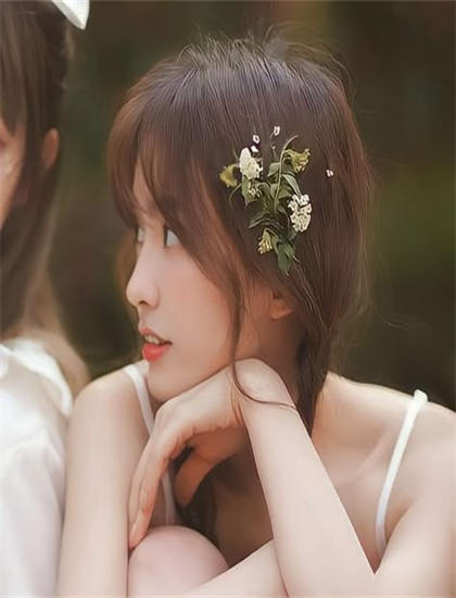 经典重现：后现代的《浓厚りこぴん铃原りこ》同类型作品对比：风格差异与特色比较